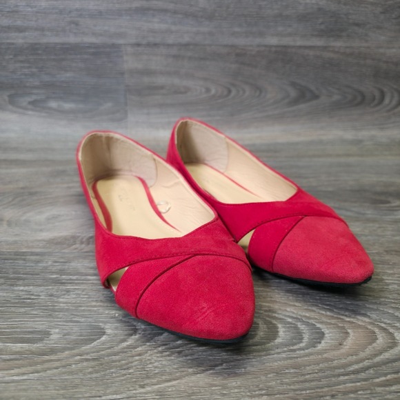 Charles Albert‎ Flats Women 8 Red Pointed Toe Faux Suede Classic Ballet Timeless - Picture 1 of 12